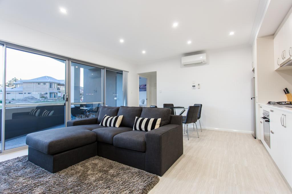 Reflections By Rockingham Apartments Room photo